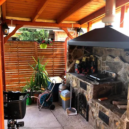 Zoe Apartman - *